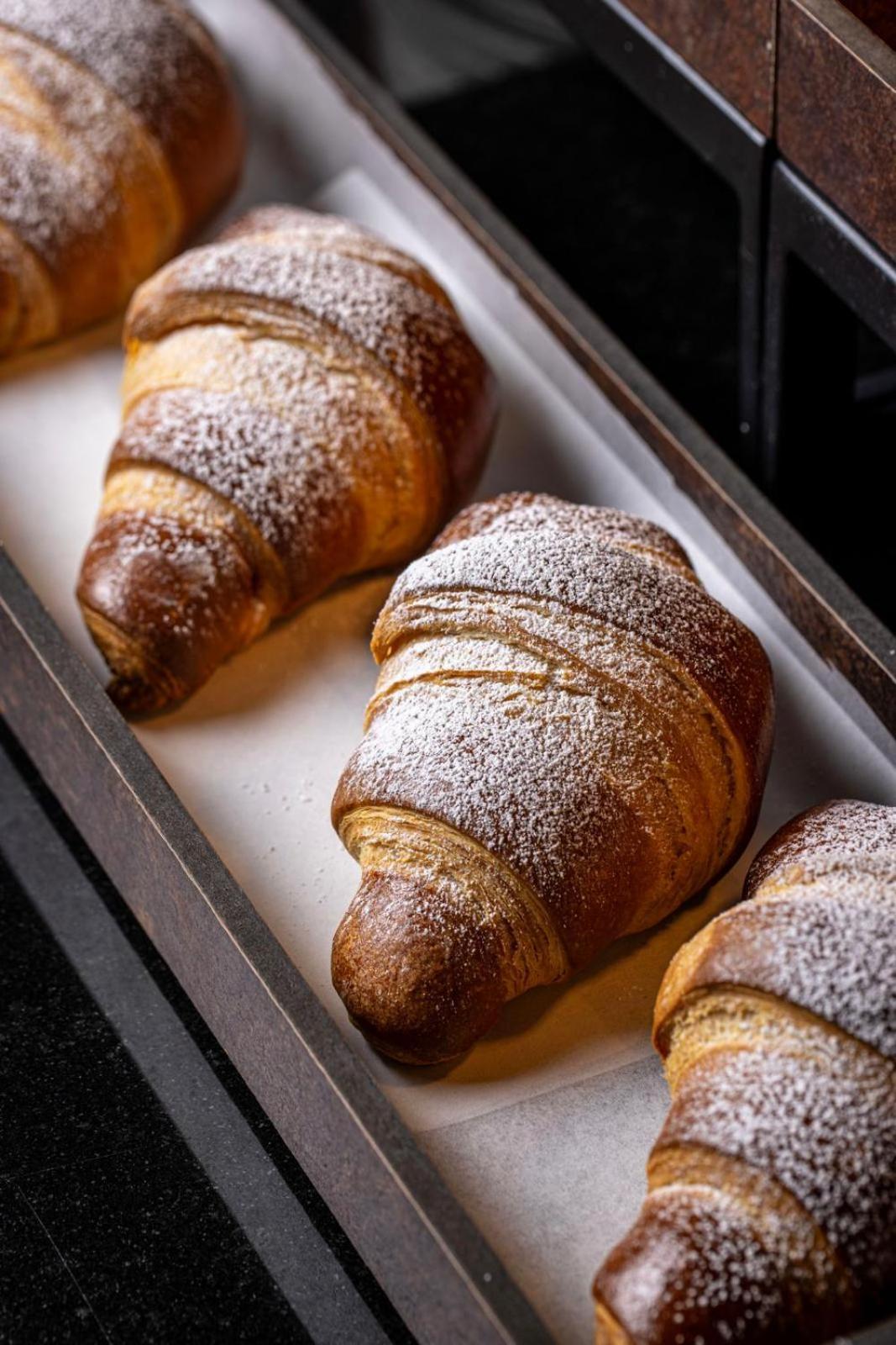 Roma Luxus Hotel Εξωτερικό φωτογραφία Croissants