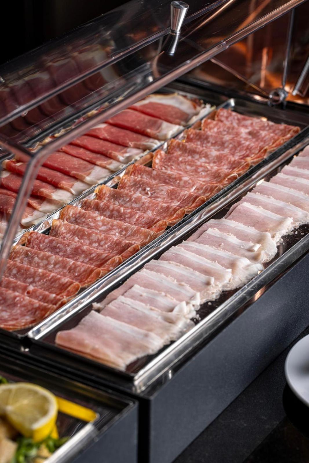 Roma Luxus Hotel Εξωτερικό φωτογραφία Smoked meat