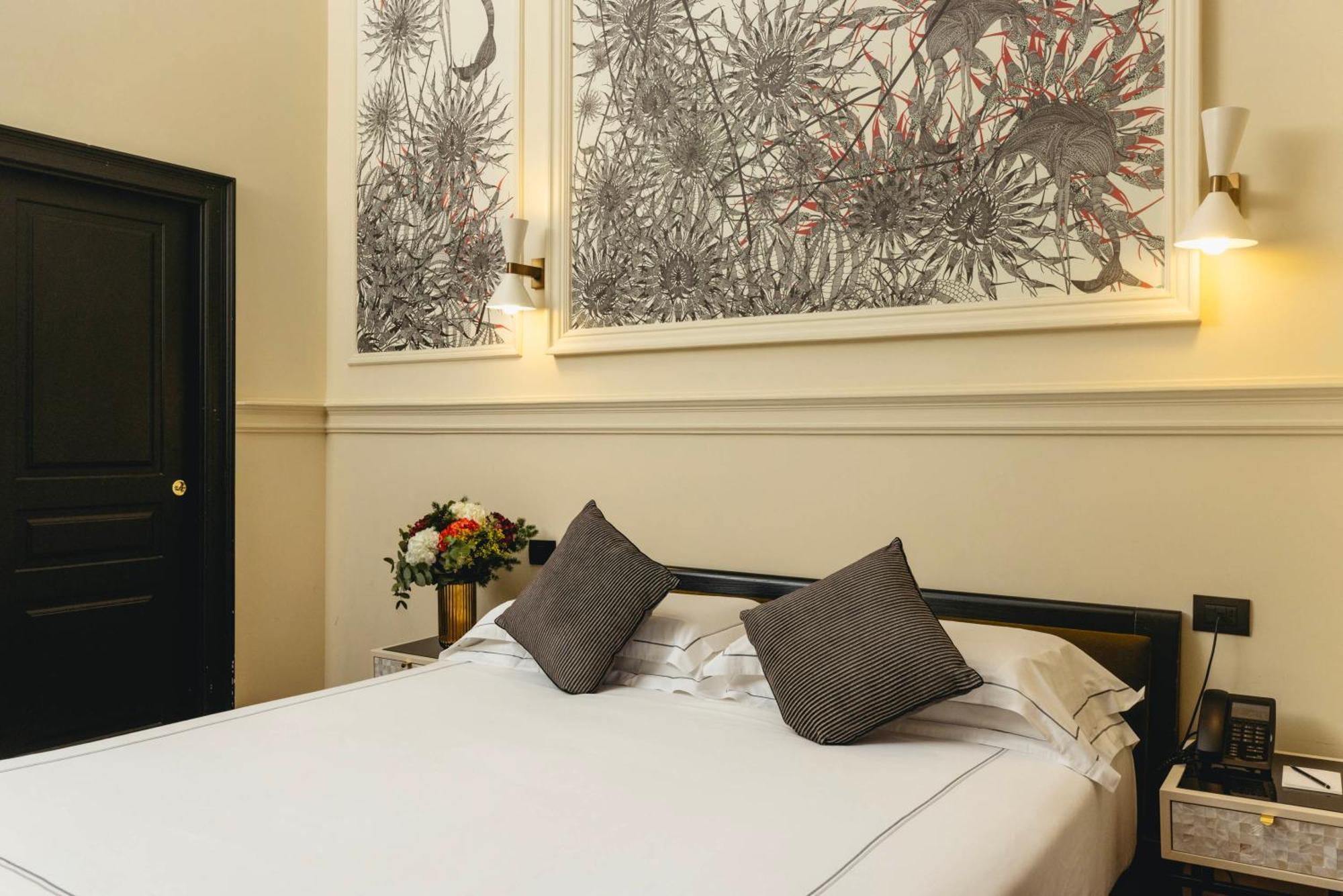 Roma Luxus Hotel Εξωτερικό φωτογραφία A room at the hotel