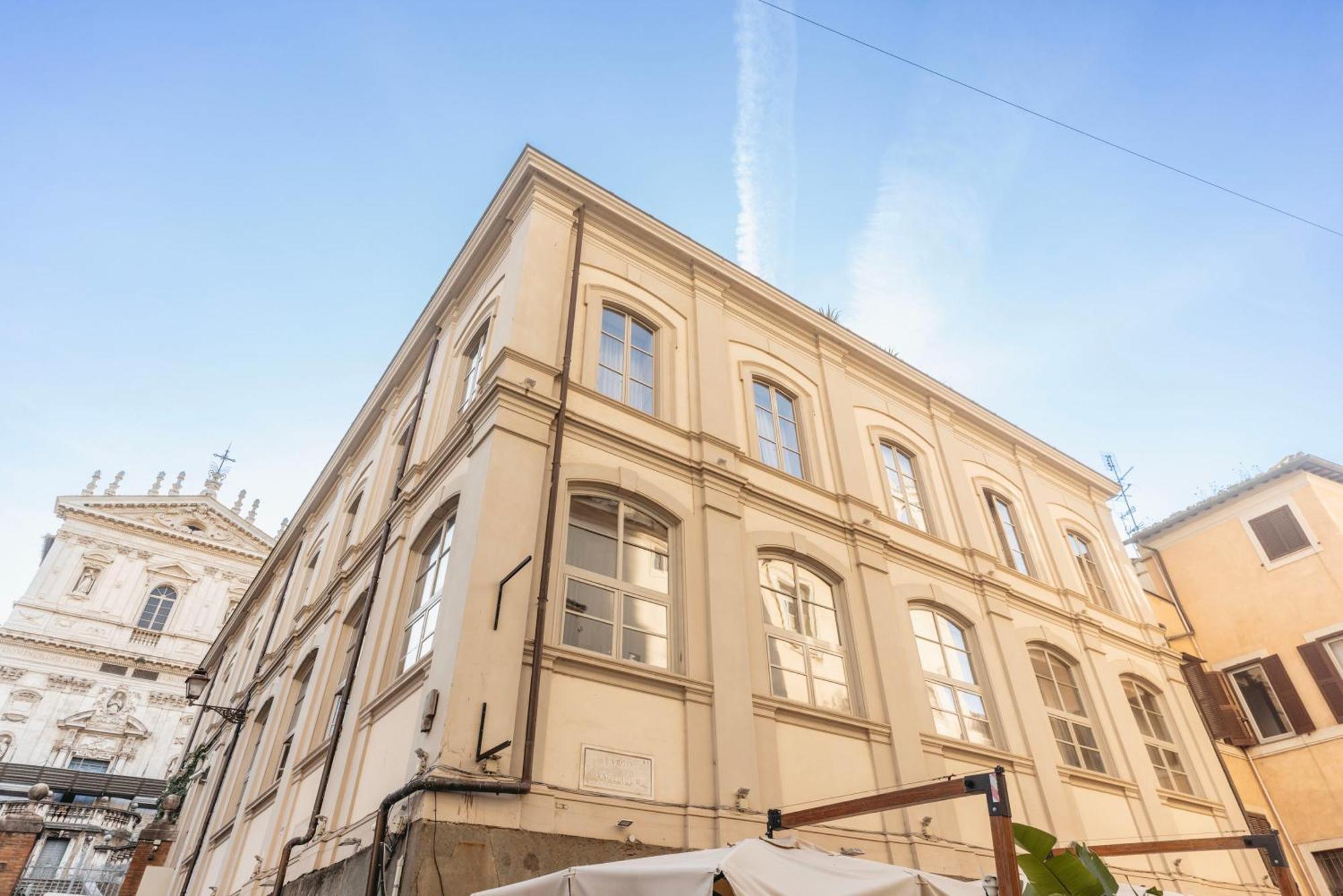 Roma Luxus Hotel Εξωτερικό φωτογραφία The building of the university library